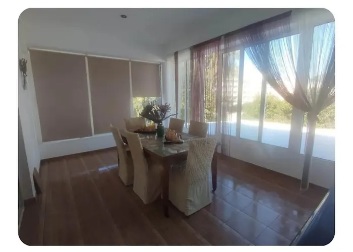 Sea View House شقة