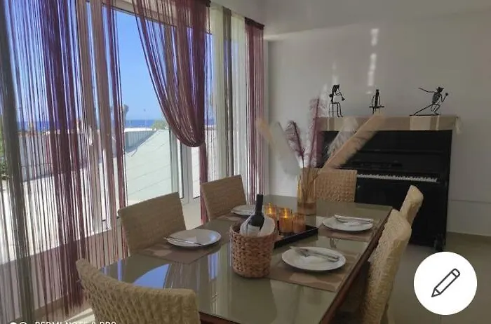 Апартаменты Sea View House